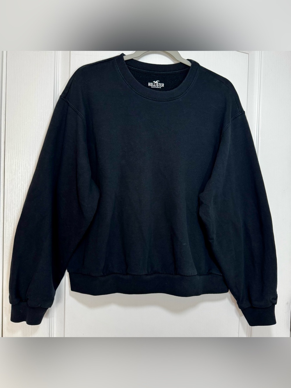 Hollister Men's Black Crewneck Pullover Sweatshirt #1835